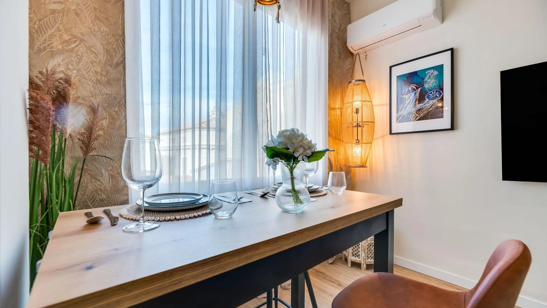 Indonesian Dreams By Iloftmalaga Apartment